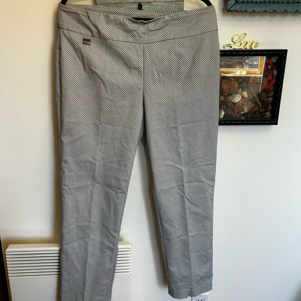 Gray Patterned Pants by Lisette